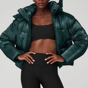 Alo Yoga Pearlized Pristine Puffer in Midnight Green